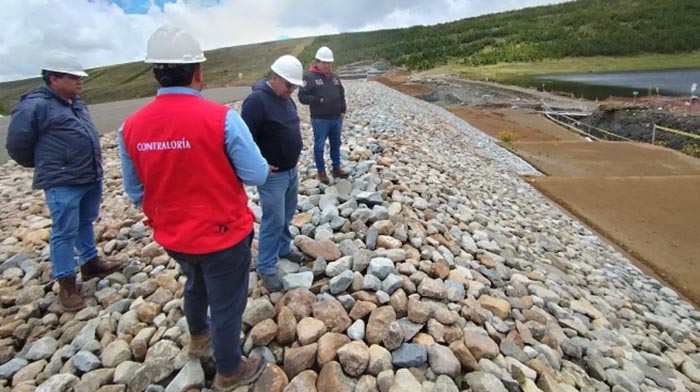 Otorgan buena pro a proveedor que no cumplió con específicaciones técnicas en licitación de obra Presa Peruanita 